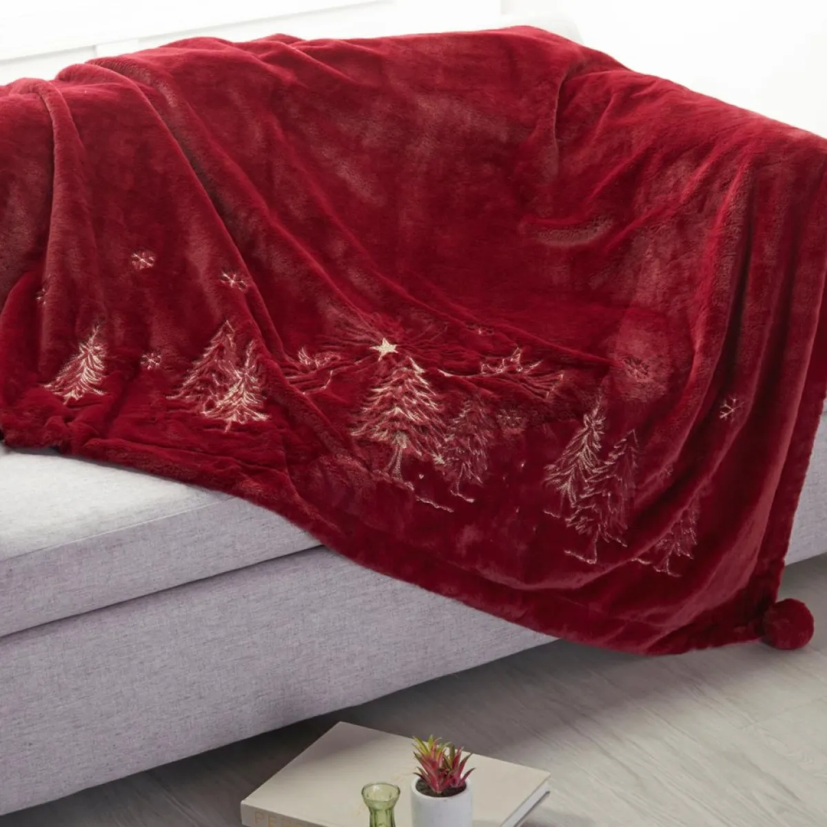 august & leo Holiday Textiles | Oversized Faux Fur Angelic Winter Throw