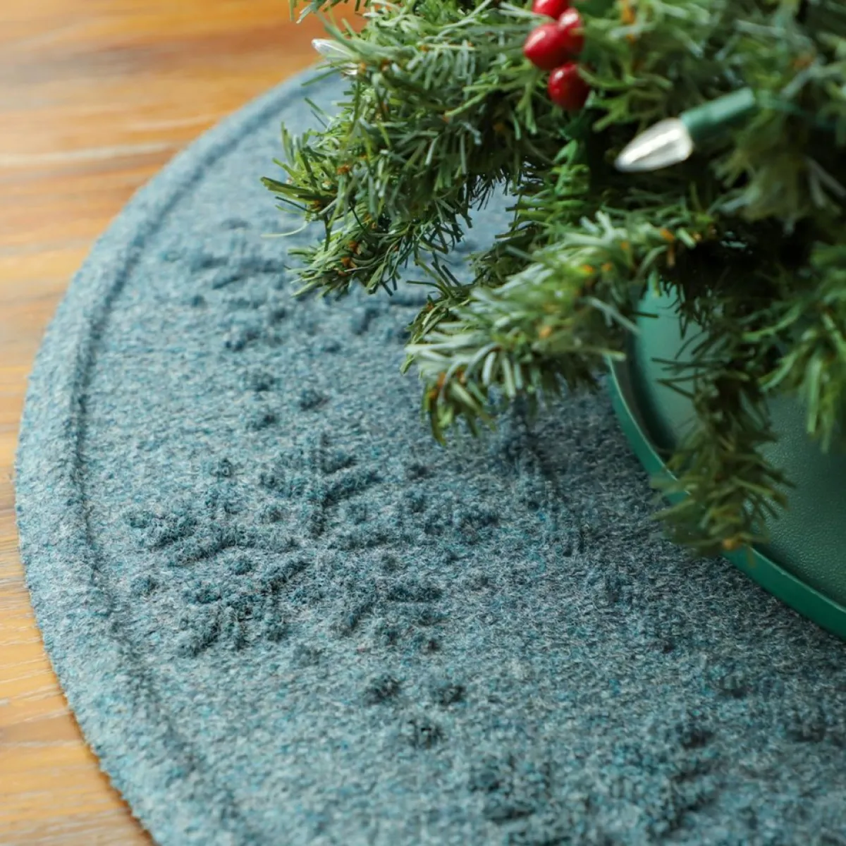Aqua Shield Holiday Textiles | Bungalow Flooring 35" Round Tree Skirt Mat