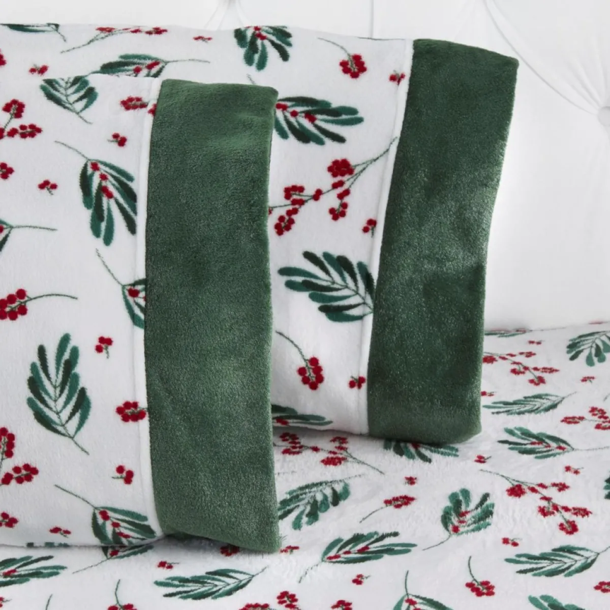 warm__cozy_glitter_hem_plush_sheet_set_with_extra_pillowcases_3.webp Warm & Cozy Holiday Textiles | Glitter Hem Plush Sheet Set With Extra Pillowcases