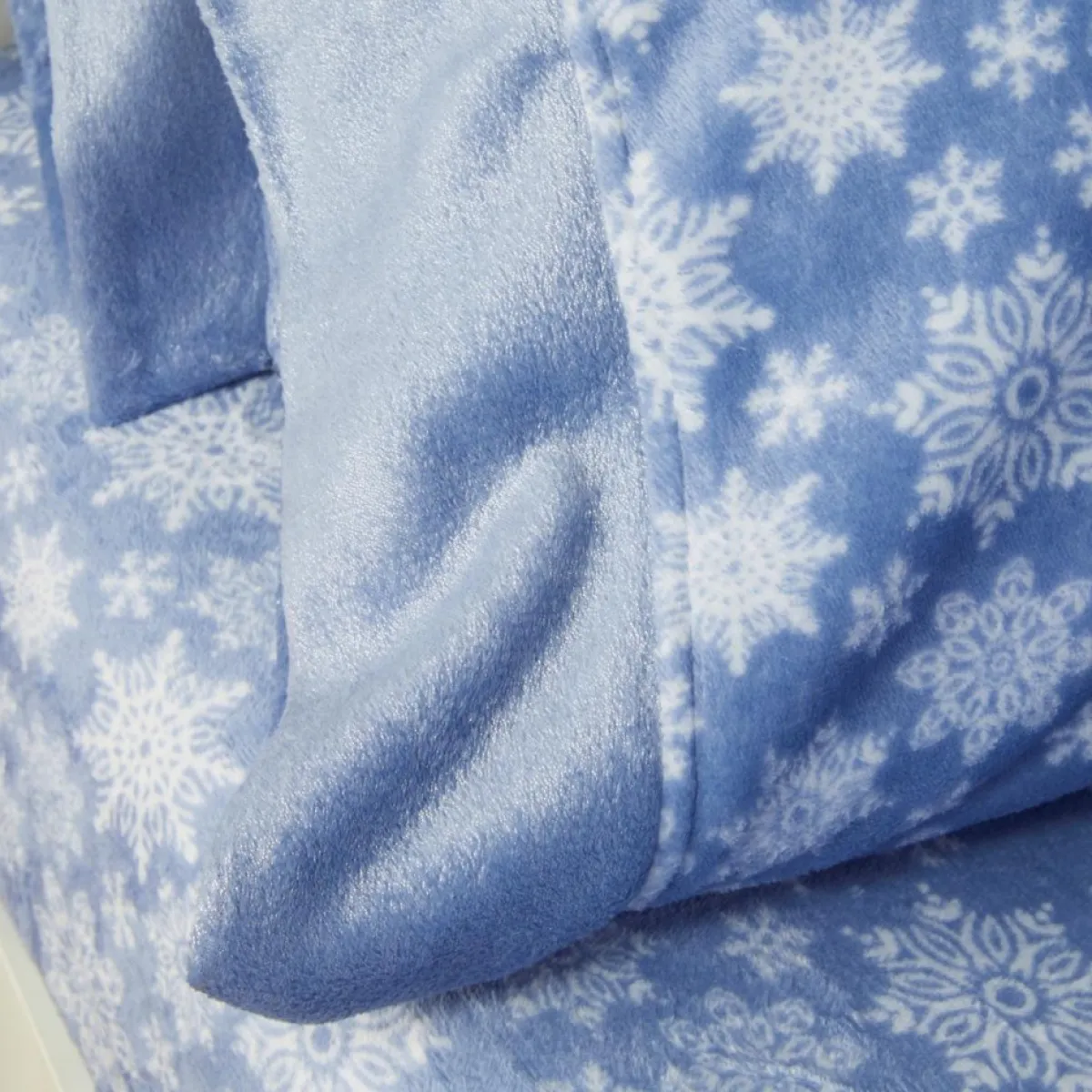 warm__cozy_glitter_hem_plush_sheet_set_with_extra_pillowcases_6.webp Warm & Cozy Holiday Textiles | Glitter Hem Plush Sheet Set With Extra Pillowcases