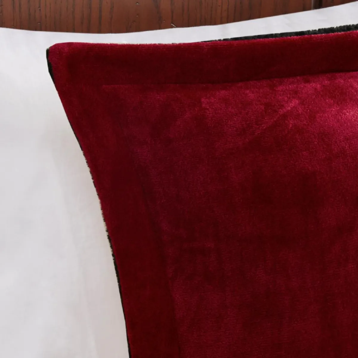 woolrich_alton_piece_redblack_plush_to_sherpa_twin_comforter_set_2.webp Woolrich Holiday Textiles | Alton 3-Piece Red/Black Plush To Sherpa Twin Comforter Set